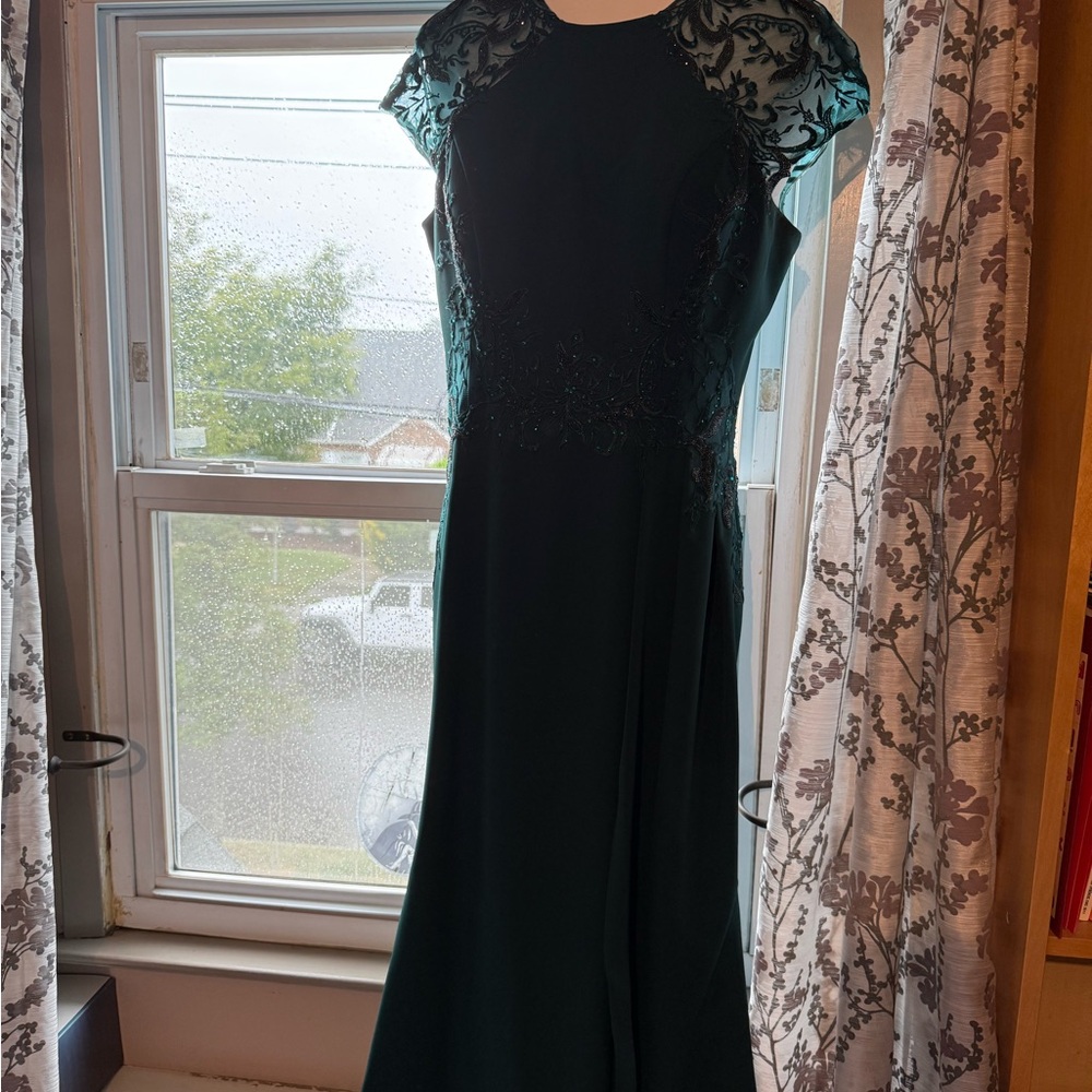 Elegant Black Evening Gown/Mother of the Bride